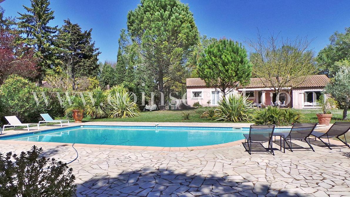 Les Muscades Villa Saint-Étienne-du-Grès Exterior foto